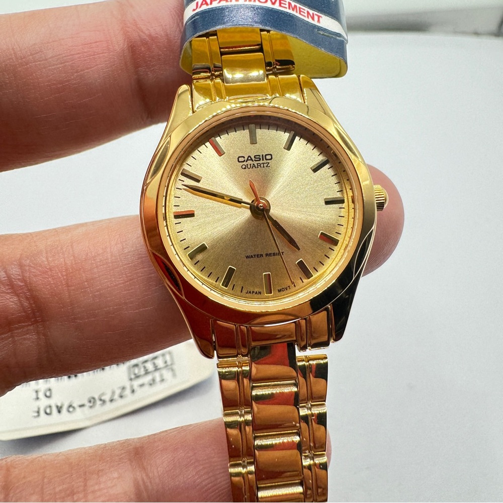 Casio Watch , extra small ,  Watch for ladies or young teen , brand new
